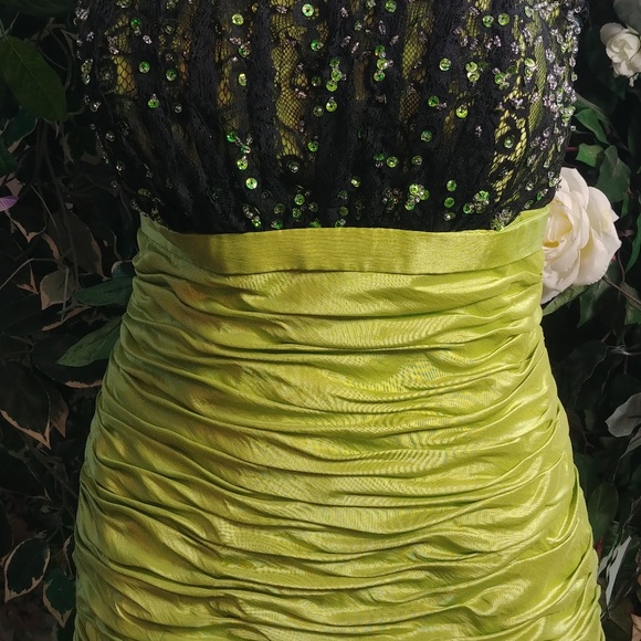GREEN LACE/BEADS/SEQINS ROUCHED FORMAL PROM DRESS SZ 12 - Picture 2 of 7